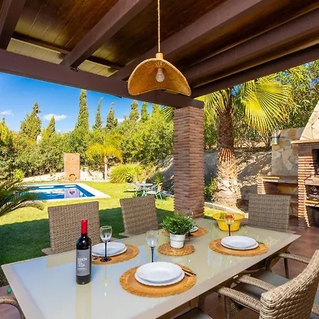 En Nerja, Piscina Y Gran Jardin Villa Nerja