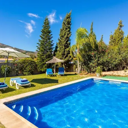 En Nerja, Piscina Y Gran Jardin Villa *